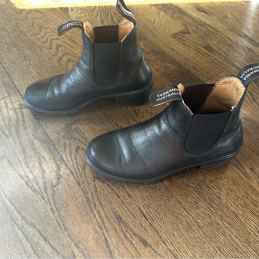 Blundstone Black Leather Ankle Boots with heel